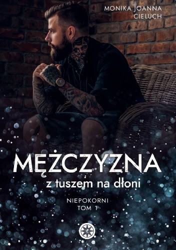 Mężczyzna z tuszem na dłoni - Monika Joanna Cieluch